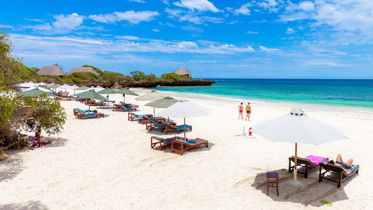 Kenya Safari & Beach Tour from Nairobi